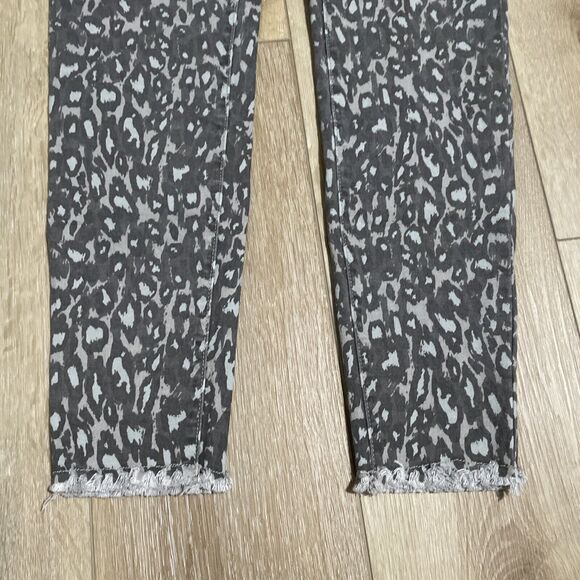 Easel Gray Camo Animal Print Jeans Cropped Size Small Frayed Hem New NWT - Picture 3 of 8